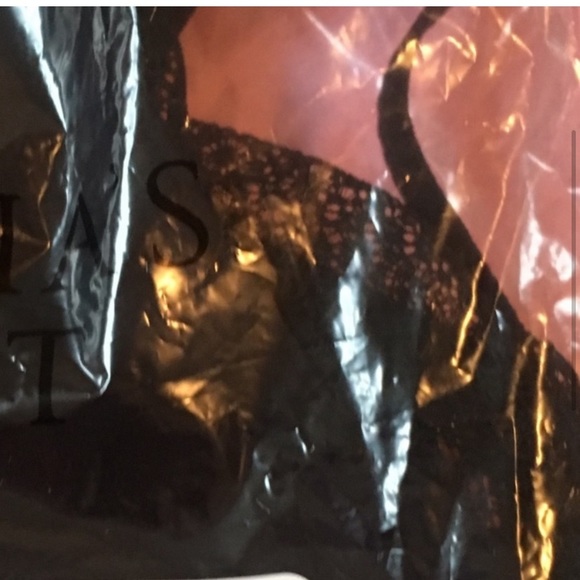 Victoria’s Secret black bralette size large - Picture 4 of 6